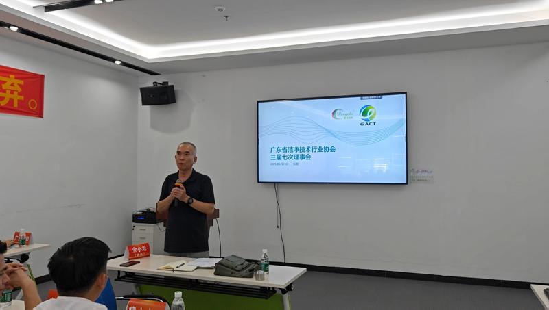 余会长特写.jpg