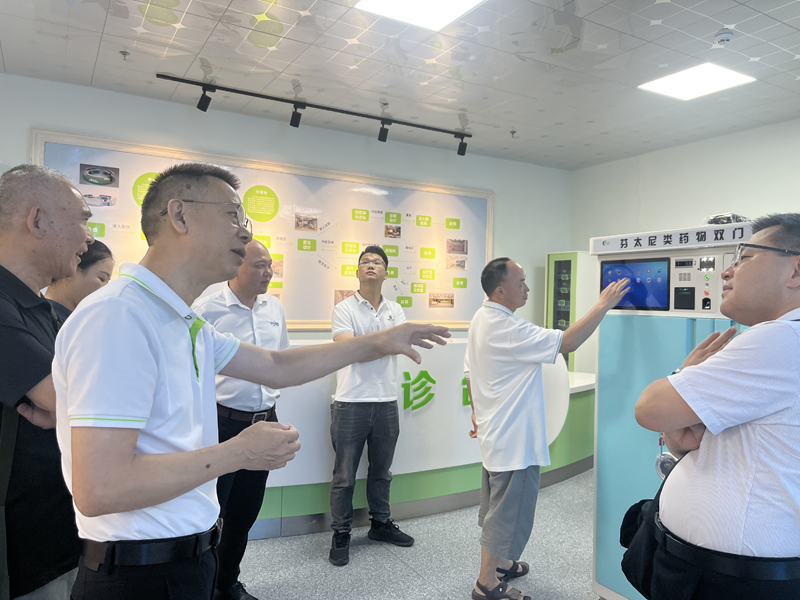 参观1.jpg